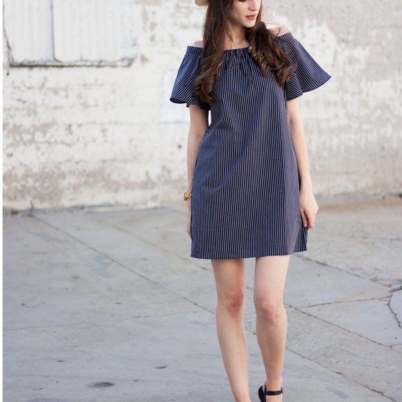 Banana Republic Off Shoulder Flutter Sleeve Mini Dress with Pockets size Small - Picture 2 of 8